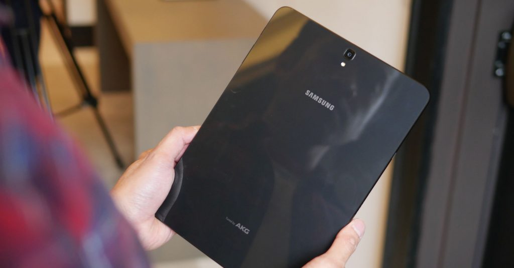 Samsung-Galaxy-Tab-S3-hands-on-16-of-26بررسی گلکسی تب اس 3 سامسونگ